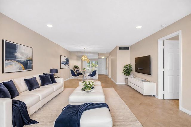 4248 Deste Court 304, Lake Worth, FL 33467