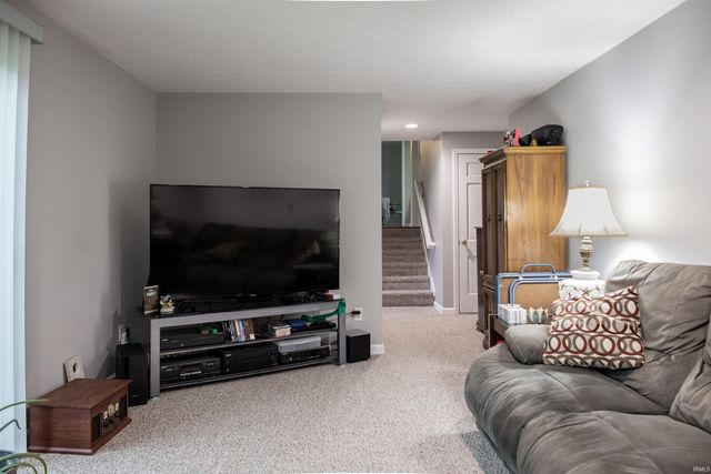 584 Trinton Circle, Bedford, IN 47421