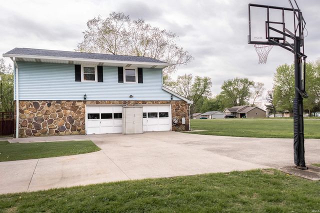 584 Trinton Circle, Bedford, IN 47421