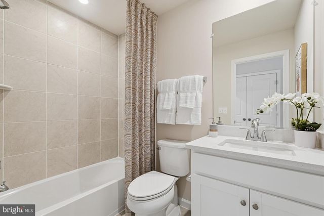 439 PRESIDENTS POINTE AVE, Ranson, WV 25438