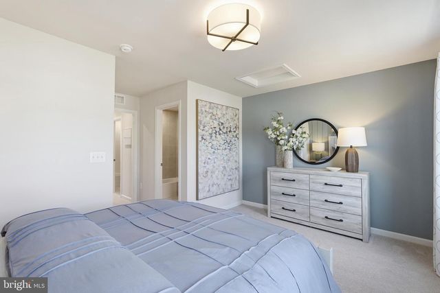 439 PRESIDENTS POINTE AVE, Ranson, WV 25438