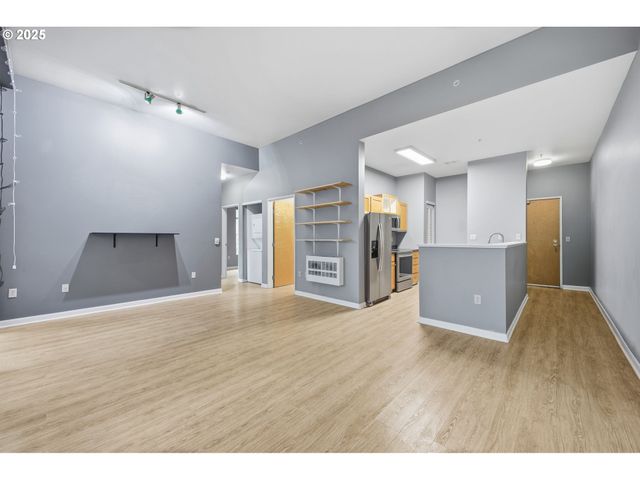 701 COLUMBIA St 103, Vancouver, WA 98660