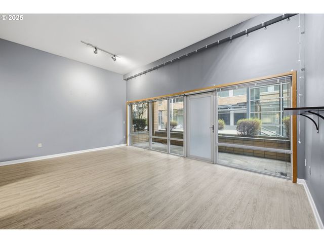 701 COLUMBIA St 103, Vancouver, WA 98660