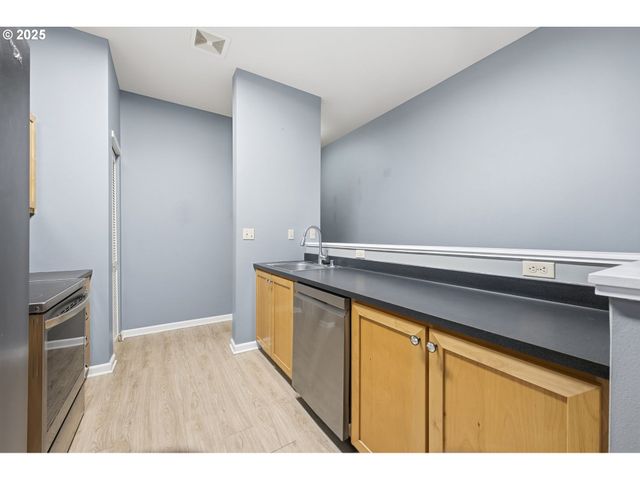 701 COLUMBIA St 103, Vancouver, WA 98660