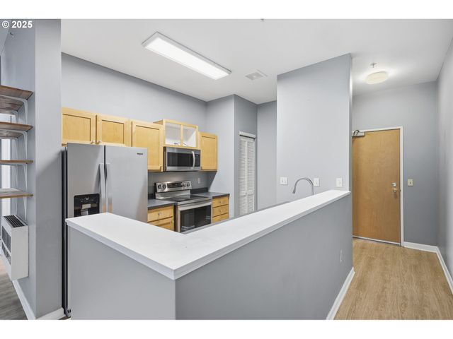 701 COLUMBIA St 103, Vancouver, WA 98660