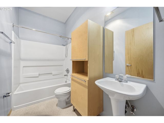 701 COLUMBIA St 103, Vancouver, WA 98660