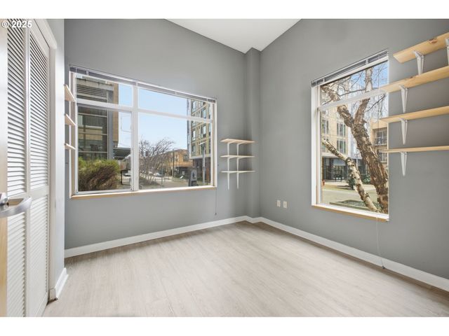 701 COLUMBIA St 103, Vancouver, WA 98660