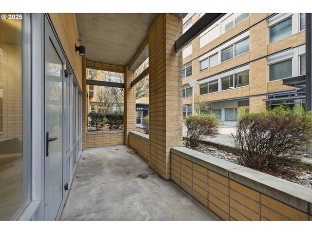 701 COLUMBIA St 103, Vancouver, WA 98660