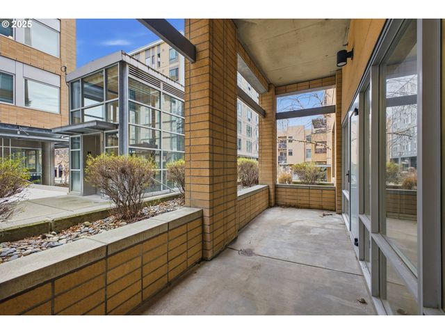 701 COLUMBIA St 103, Vancouver, WA 98660