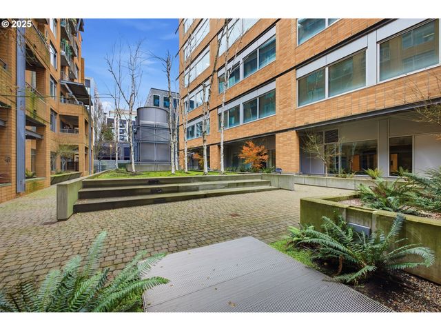 701 COLUMBIA St 103, Vancouver, WA 98660