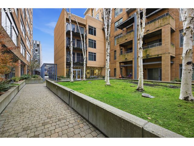 701 COLUMBIA St 103, Vancouver, WA 98660