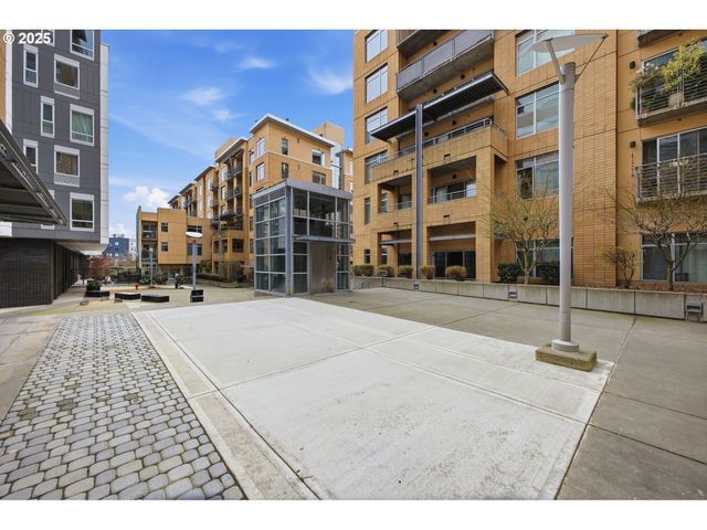 701 COLUMBIA St 103, Vancouver, WA 98660