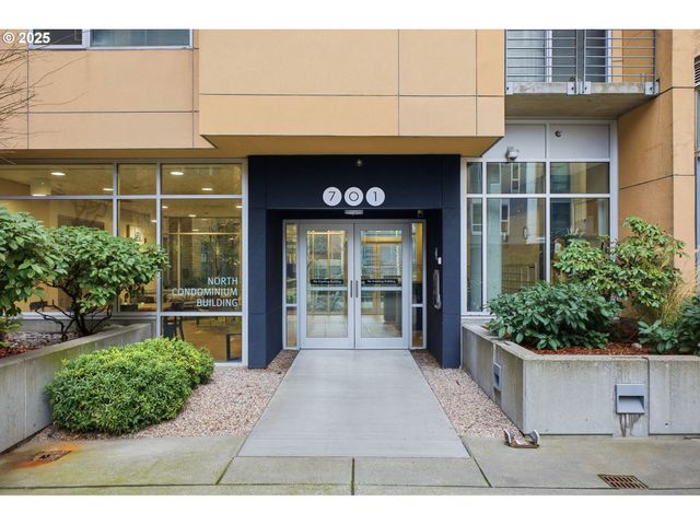 701 COLUMBIA St 103, Vancouver, WA 98660