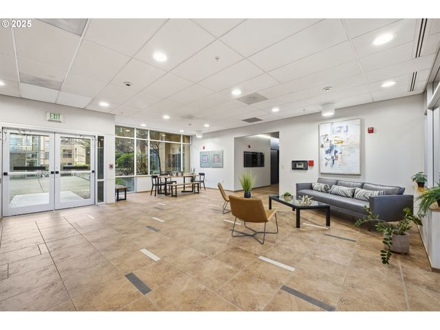 701 COLUMBIA St 103, Vancouver, WA 98660