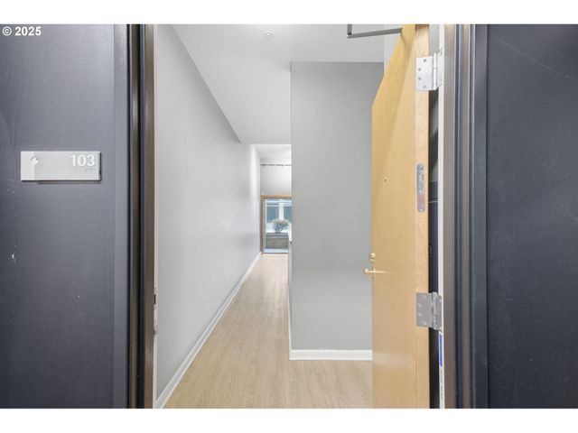 701 COLUMBIA St 103, Vancouver, WA 98660