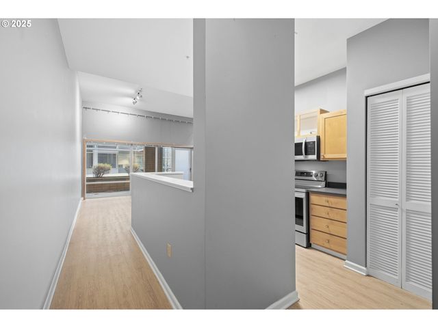 701 COLUMBIA St 103, Vancouver, WA 98660