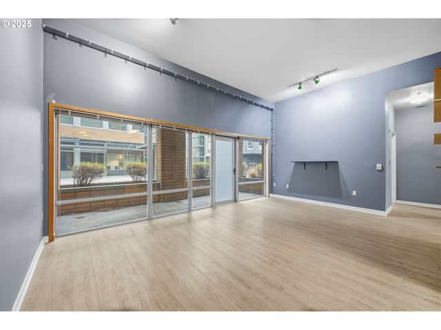 701 COLUMBIA St 103, Vancouver, WA 98660