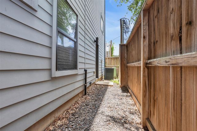 961 Saint Augustine Street, Houston, TX 77023