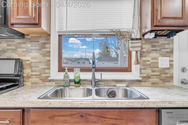 527 Turrill Avenue, Lapeer, MI 48446