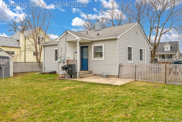 527 Turrill Avenue, Lapeer, MI 48446