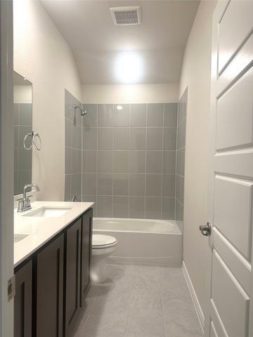 655 Divine Gardens Drive, Lavon, TX 75166