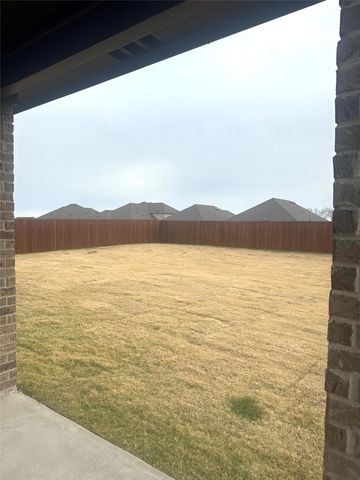 655 Divine Gardens Drive, Lavon, TX 75166