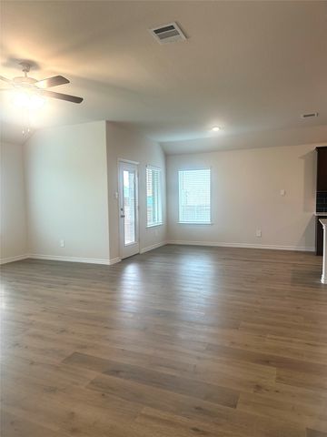 655 Divine Gardens Drive, Lavon, TX 75166