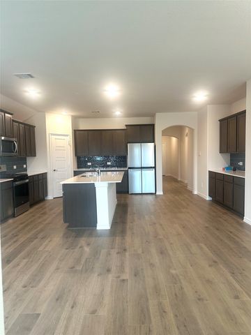 655 Divine Gardens Drive, Lavon, TX 75166