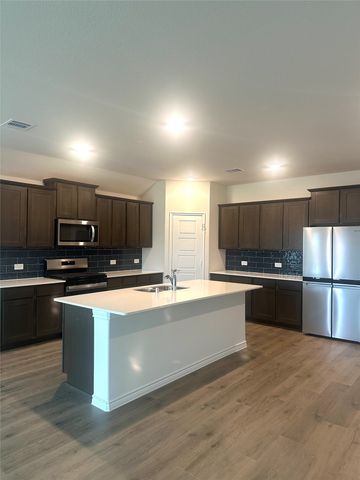 655 Divine Gardens Drive, Lavon, TX 75166