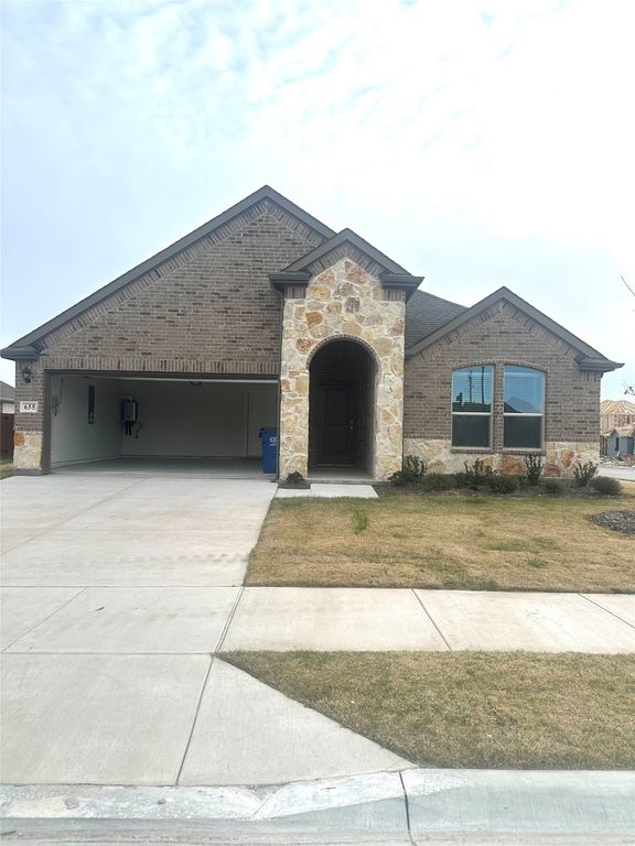 655 Divine Gardens Drive, Lavon, TX 75166