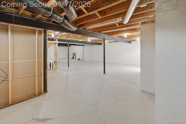 5503 Elmhurst Drive, Trenton, MI 48183