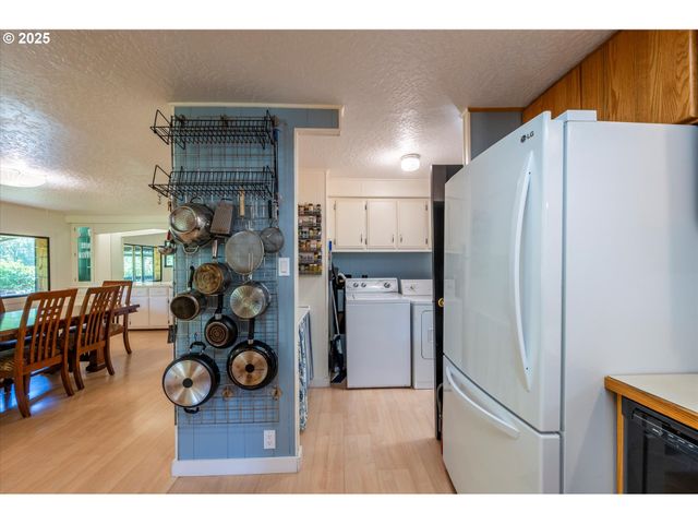 93126 SNEDDEN Ln, Coos Bay, OR 97420