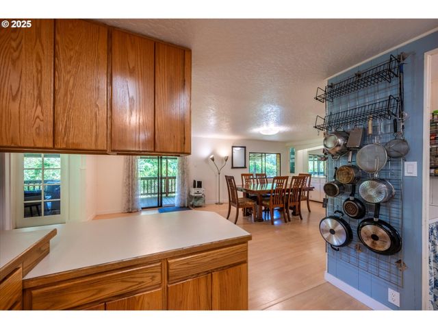 93126 SNEDDEN Ln, Coos Bay, OR 97420