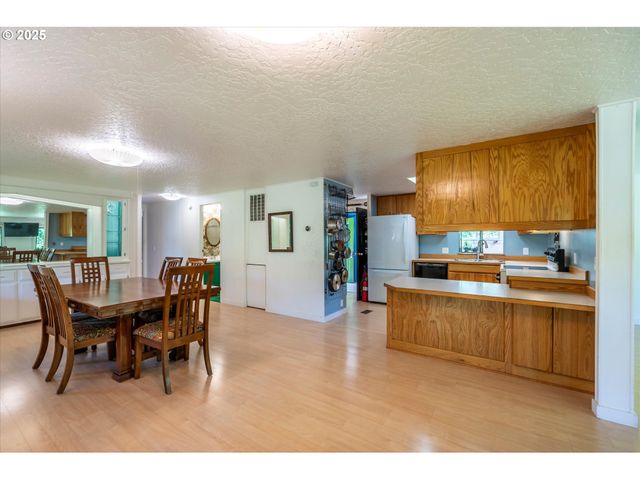 93126 SNEDDEN Ln, Coos Bay, OR 97420