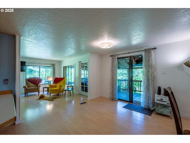 93126 SNEDDEN Ln, Coos Bay, OR 97420