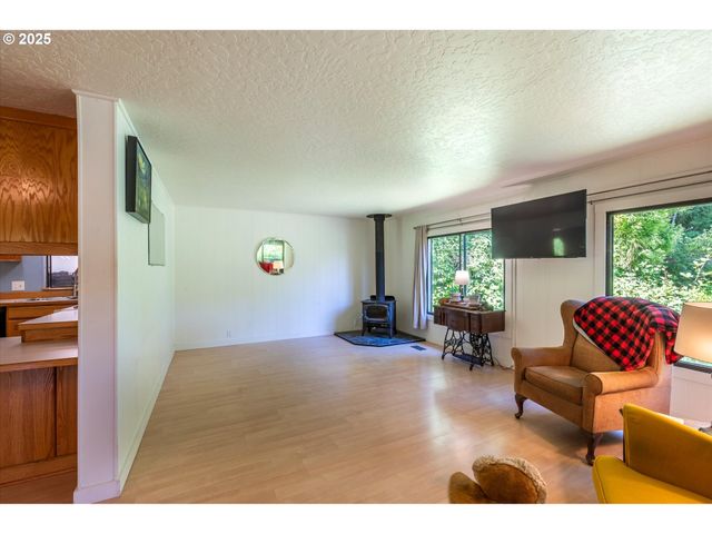 93126 SNEDDEN Ln, Coos Bay, OR 97420