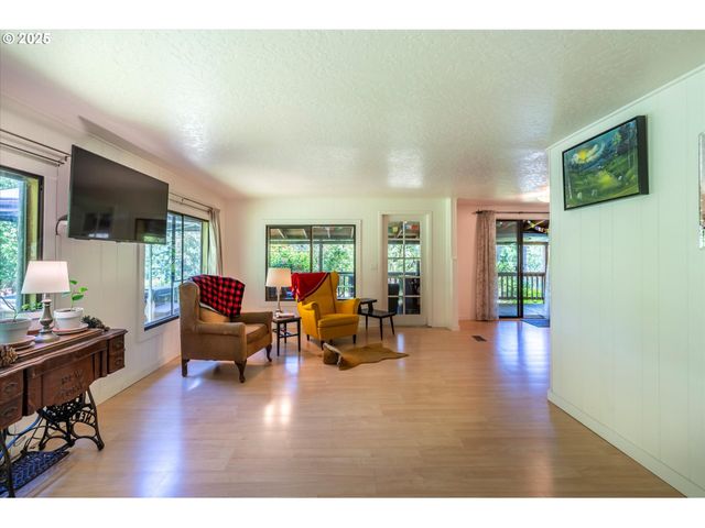 93126 SNEDDEN Ln, Coos Bay, OR 97420