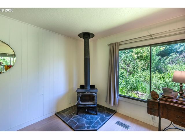 93126 SNEDDEN Ln, Coos Bay, OR 97420