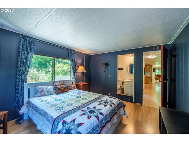 93126 SNEDDEN Ln, Coos Bay, OR 97420