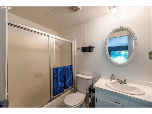 93126 SNEDDEN Ln, Coos Bay, OR 97420