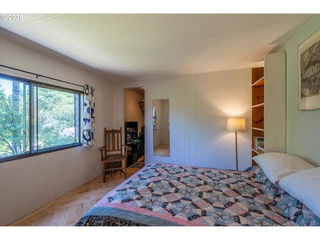 93126 SNEDDEN Ln, Coos Bay, OR 97420
