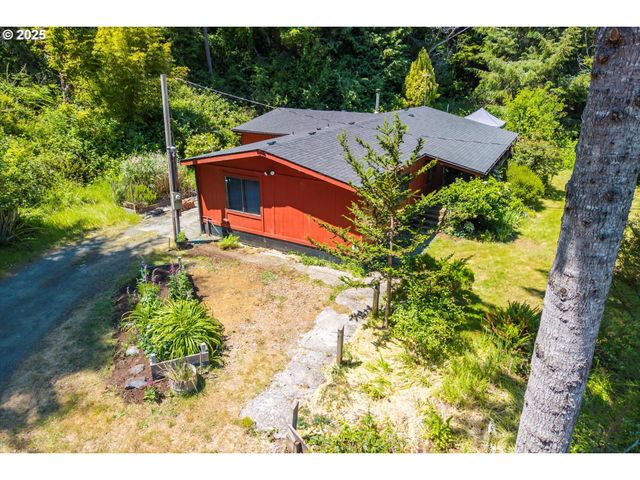93126 SNEDDEN Ln, Coos Bay, OR 97420