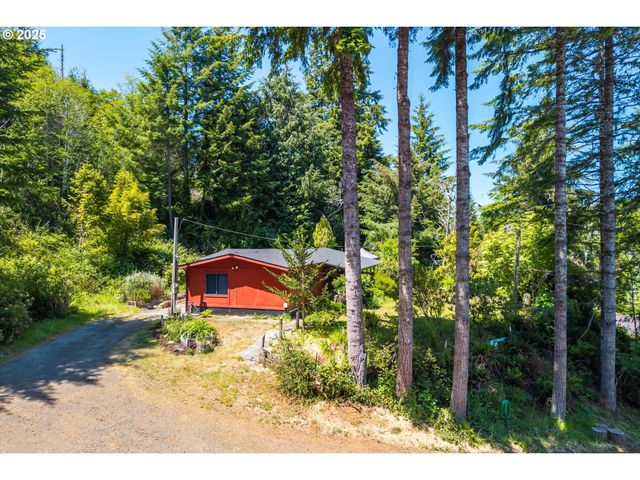 93126 SNEDDEN Ln, Coos Bay, OR 97420