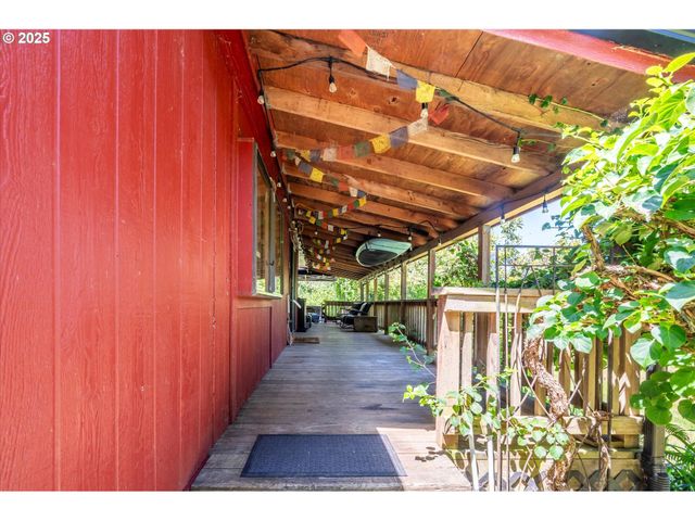 93126 SNEDDEN Ln, Coos Bay, OR 97420