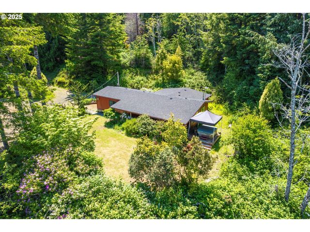 93126 SNEDDEN Ln, Coos Bay, OR 97420