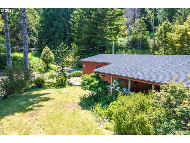 93126 SNEDDEN Ln, Coos Bay, OR 97420