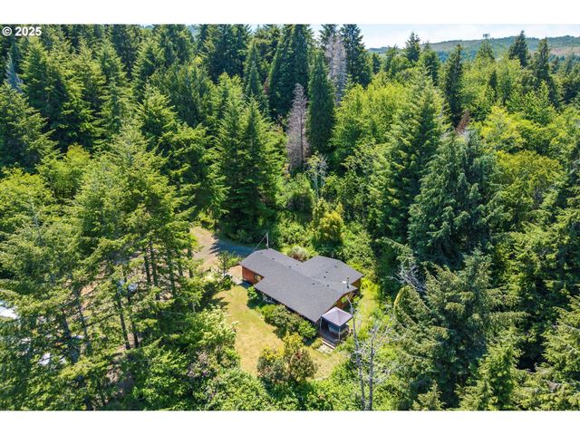 93126 SNEDDEN Ln, Coos Bay, OR 97420