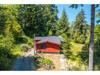 93126 SNEDDEN Ln, Coos Bay, OR 97420