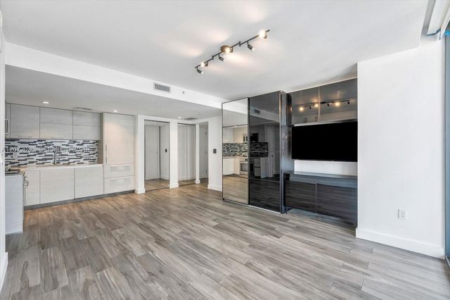 1300 S Miami Avenue 4807, Miami, FL 33130