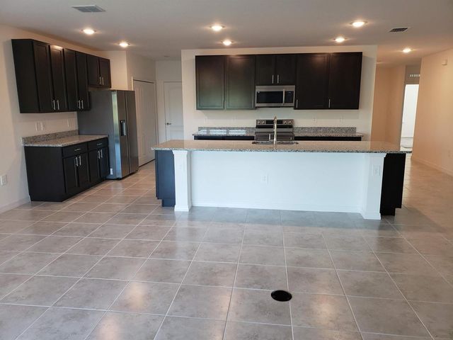 10621 SW Vasari Way, Port St. Lucie, FL 34987
